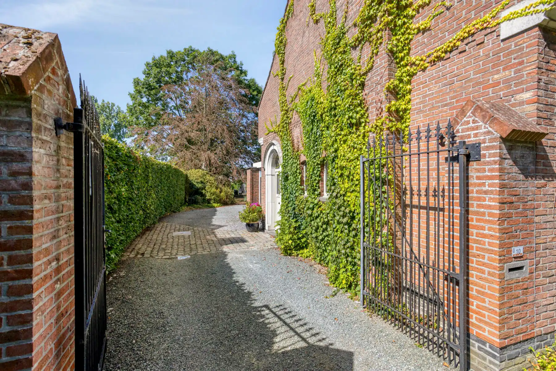Instapklare halfopen bebouwing op de rand van Buggenhout-Bos foto 2