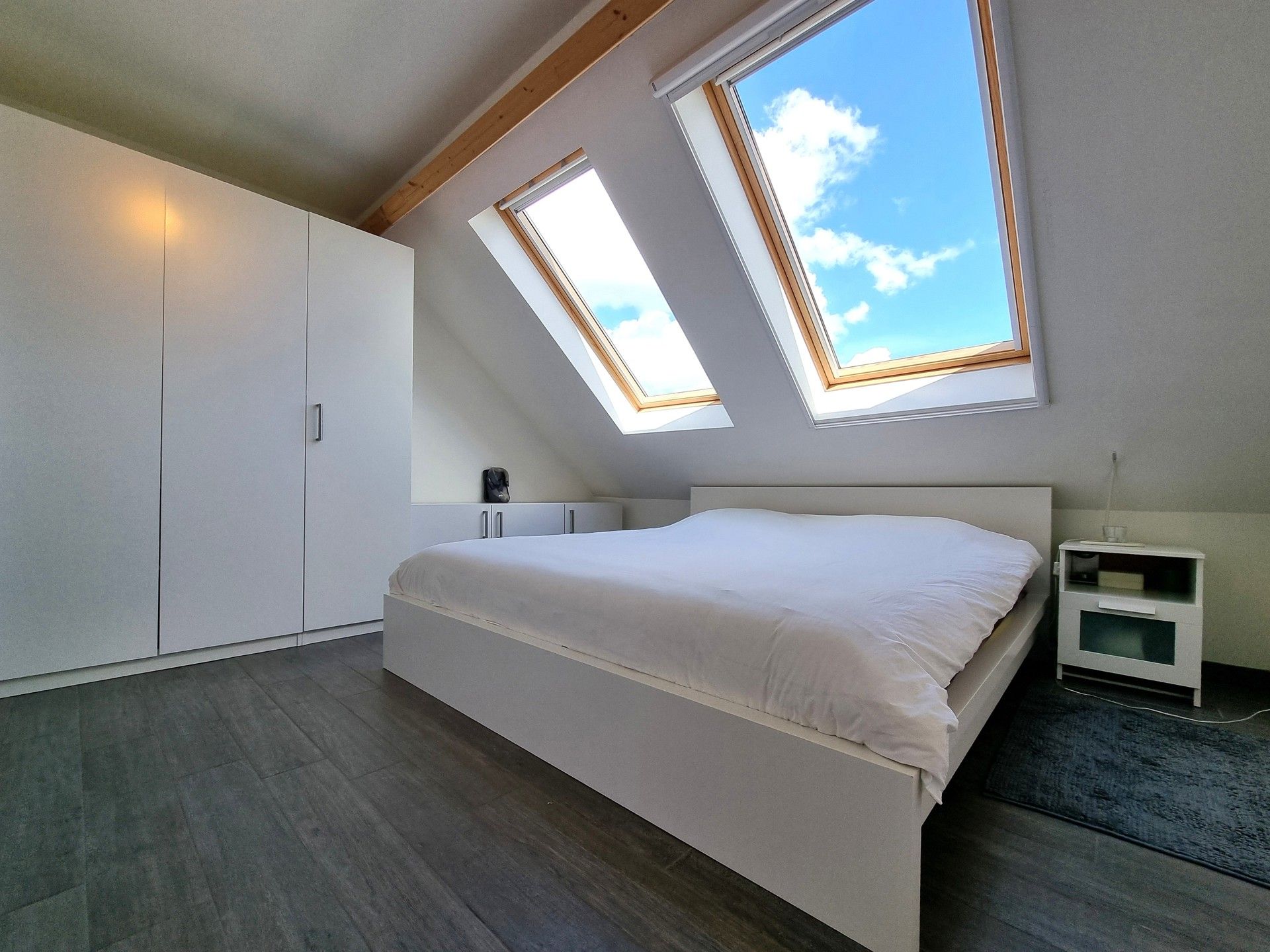 Handelsgelijkvloers met triplex-appartement in het hartje van Pamel foto 18