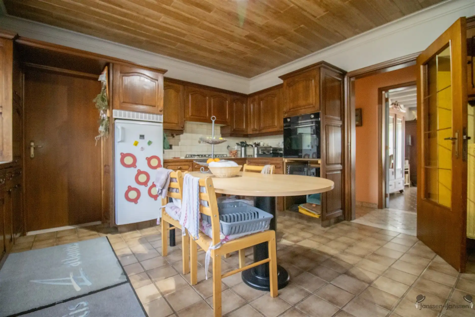 Rustig gelegen gelijkvloerse woning met 3 slaapkamers op 973 m² foto 4