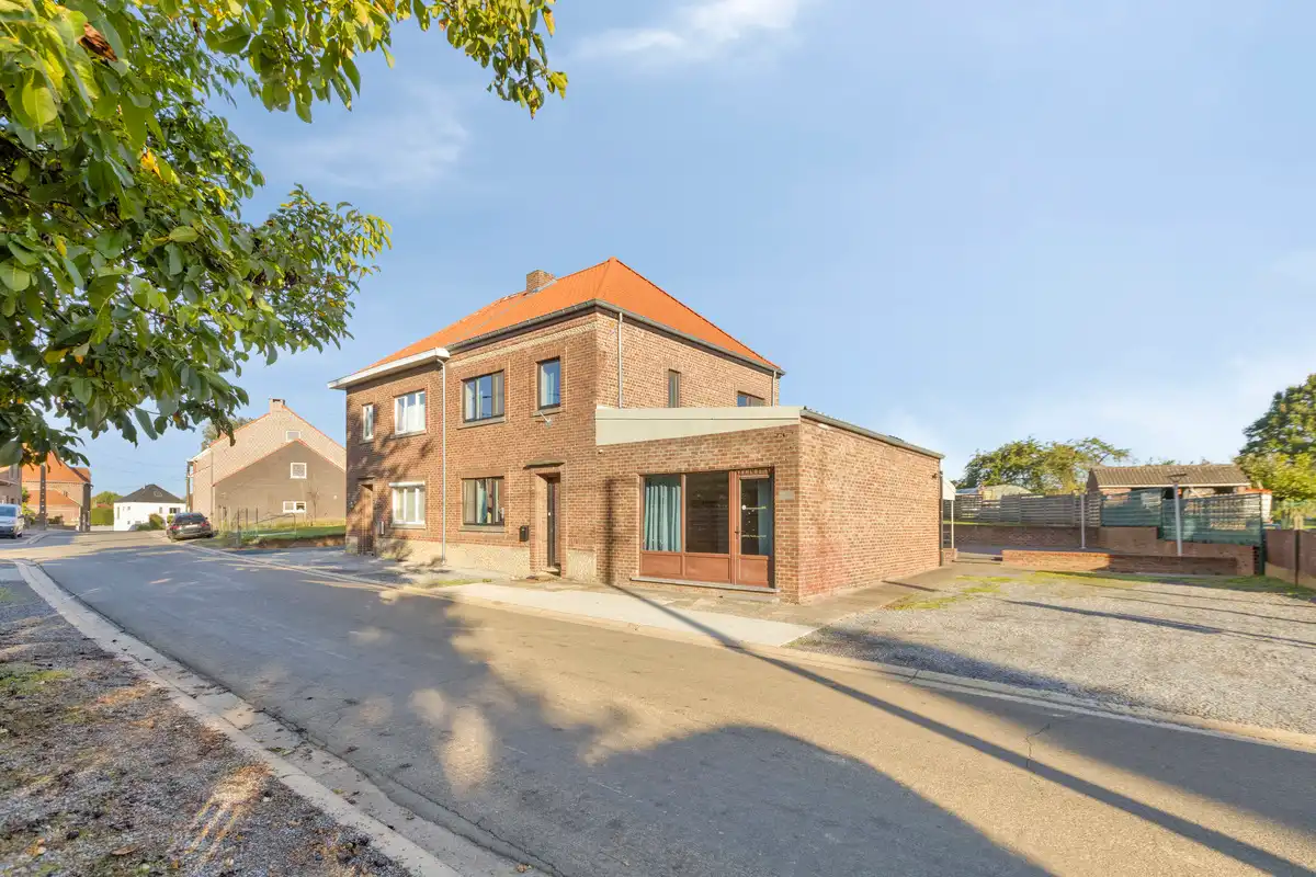 Ruime halfopen woning met tal van mogelijkheden  foto 2