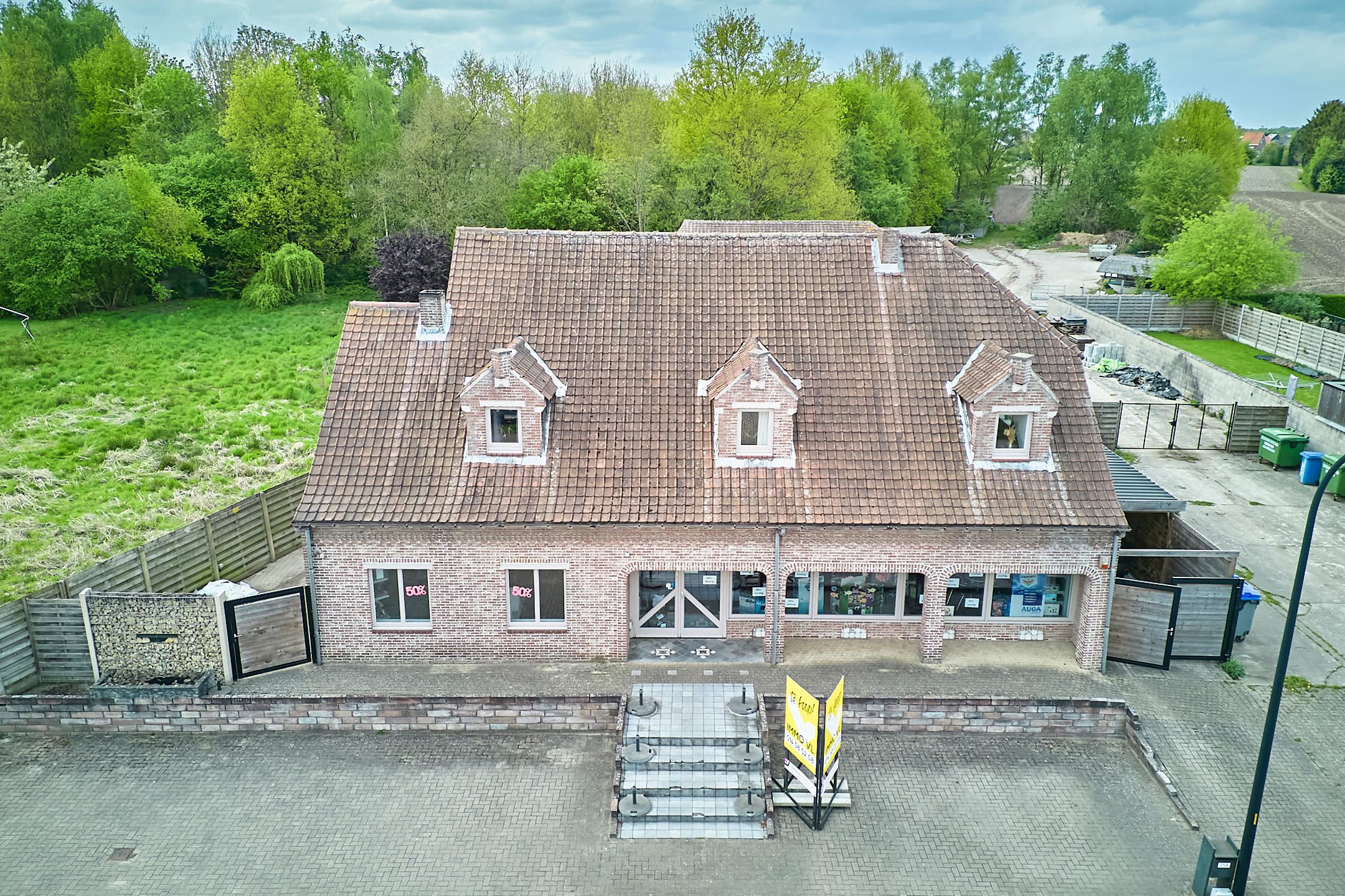 Commerciële ruimte te koop Laar 158 - 2440 Geel