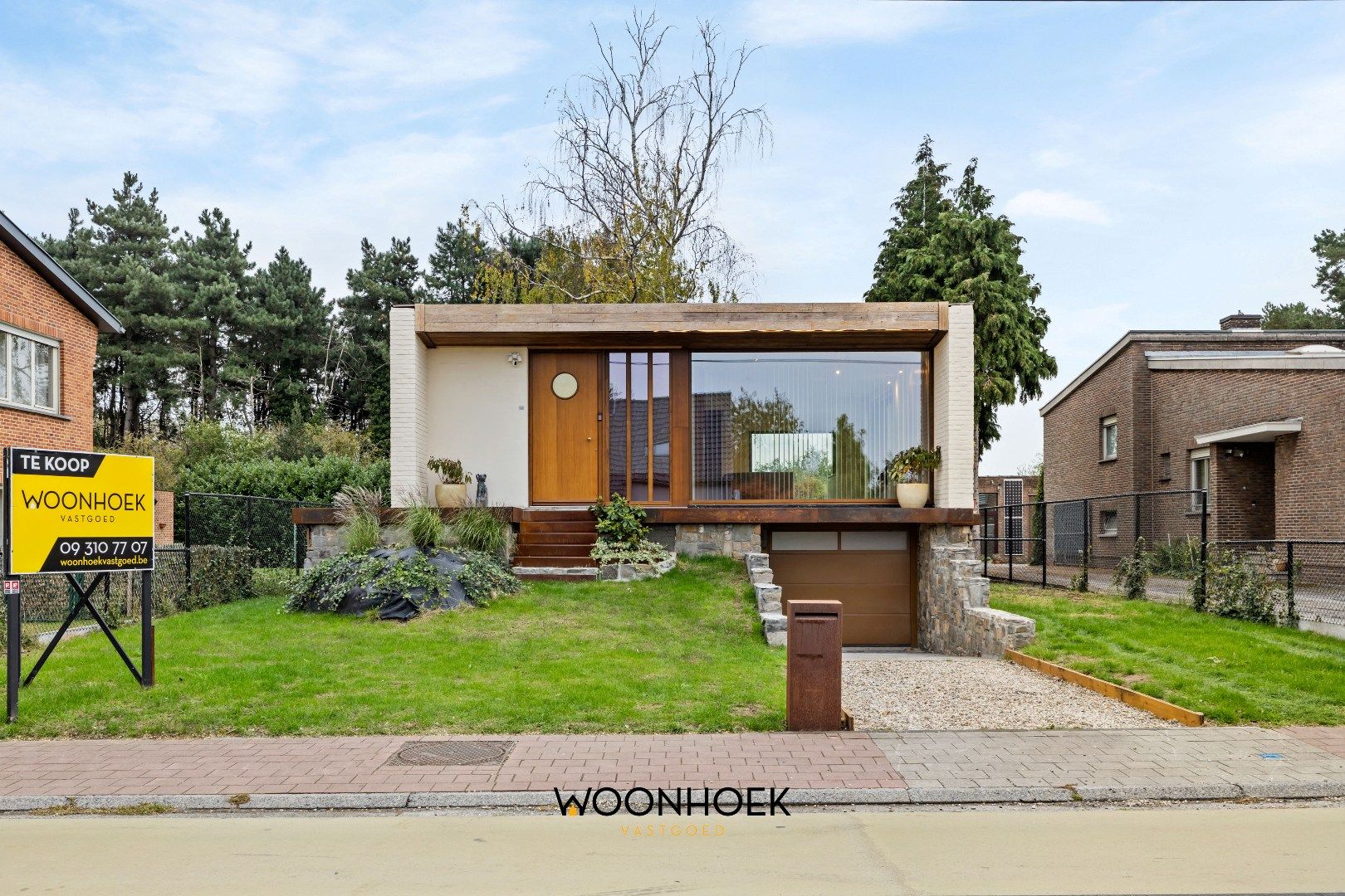 Uitstekend gelegen OB met inpandige garage en grote tuin in Moerbeke! foto {{pictureIndex}}