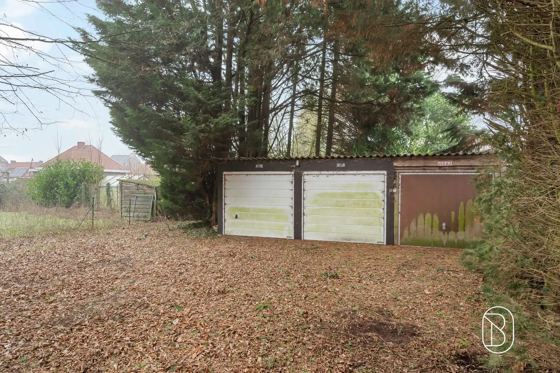 Charmante te renoveren woning, met mooie tuin. foto 5