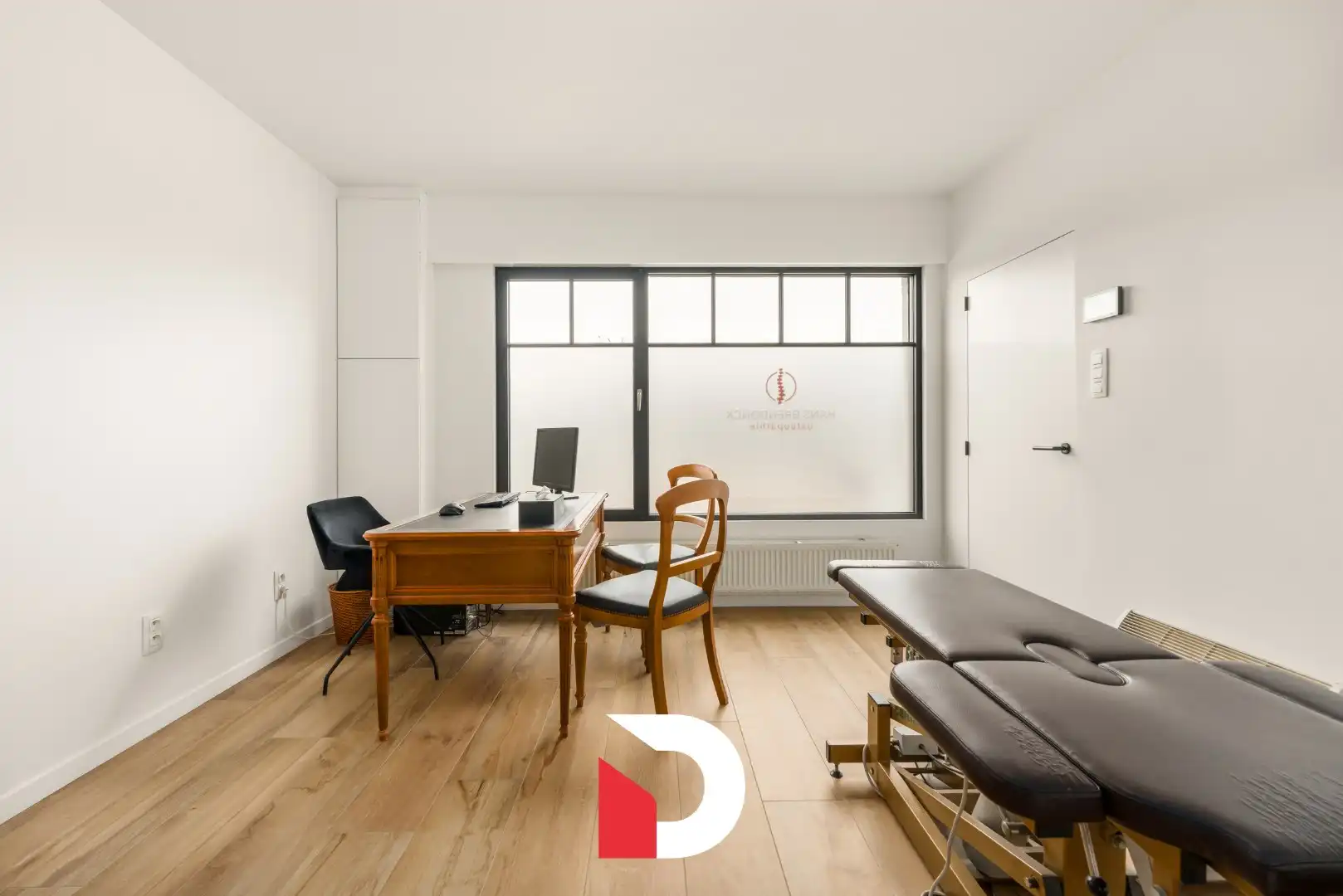 Ruime en volledig instapklare halfopen woning met praktijk op 960 m² grond foto 15