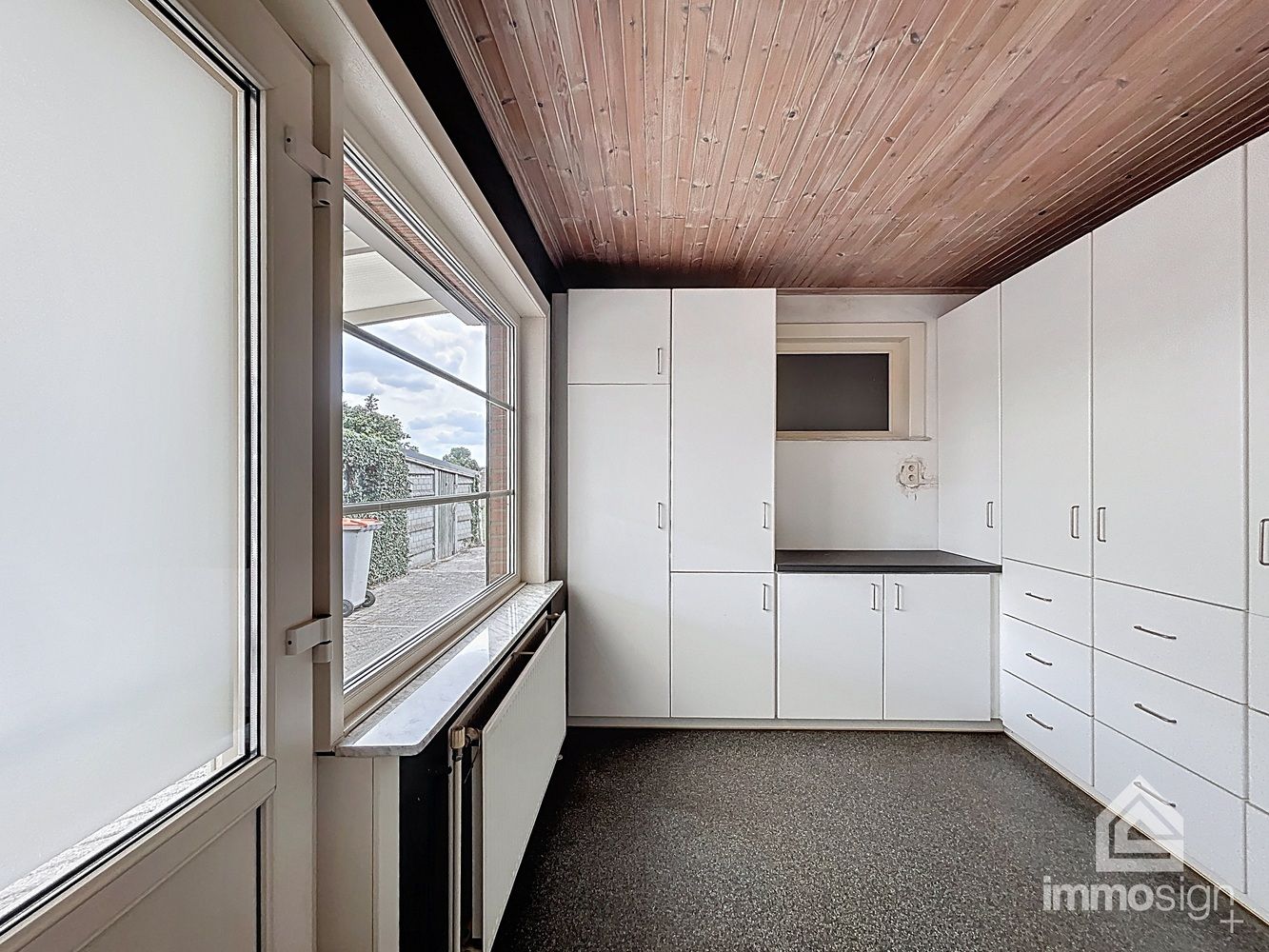 Instapklare gelijkvloerse woning (bungalow) op een perceel van 1079 m² met uitzicht over de velden, vlakbij de grens met Nederland foto 12