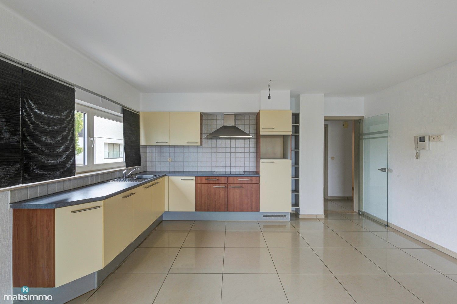 INSTAPKLAAR APPARTEMENT MET 2 SLAAPKAMERS EN AUTOSTAANPLAATS NABIJ STADSCENTRUM BILZEN foto 4