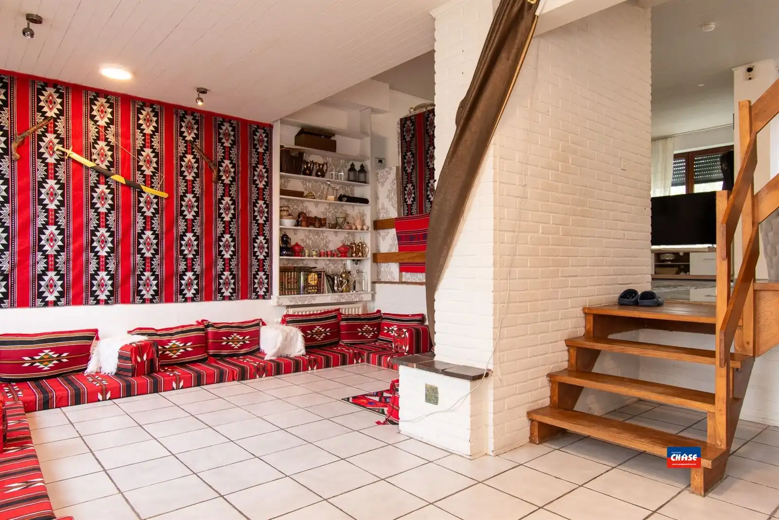 HOB met vier slaapkamers, tuin en garage foto 6