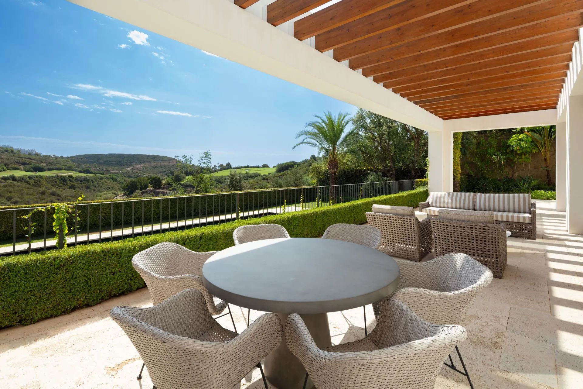 Exclusieve golfvilla met ongekende luxe en panoramisch uitzicht in Finca Cortesin Resort foto 16