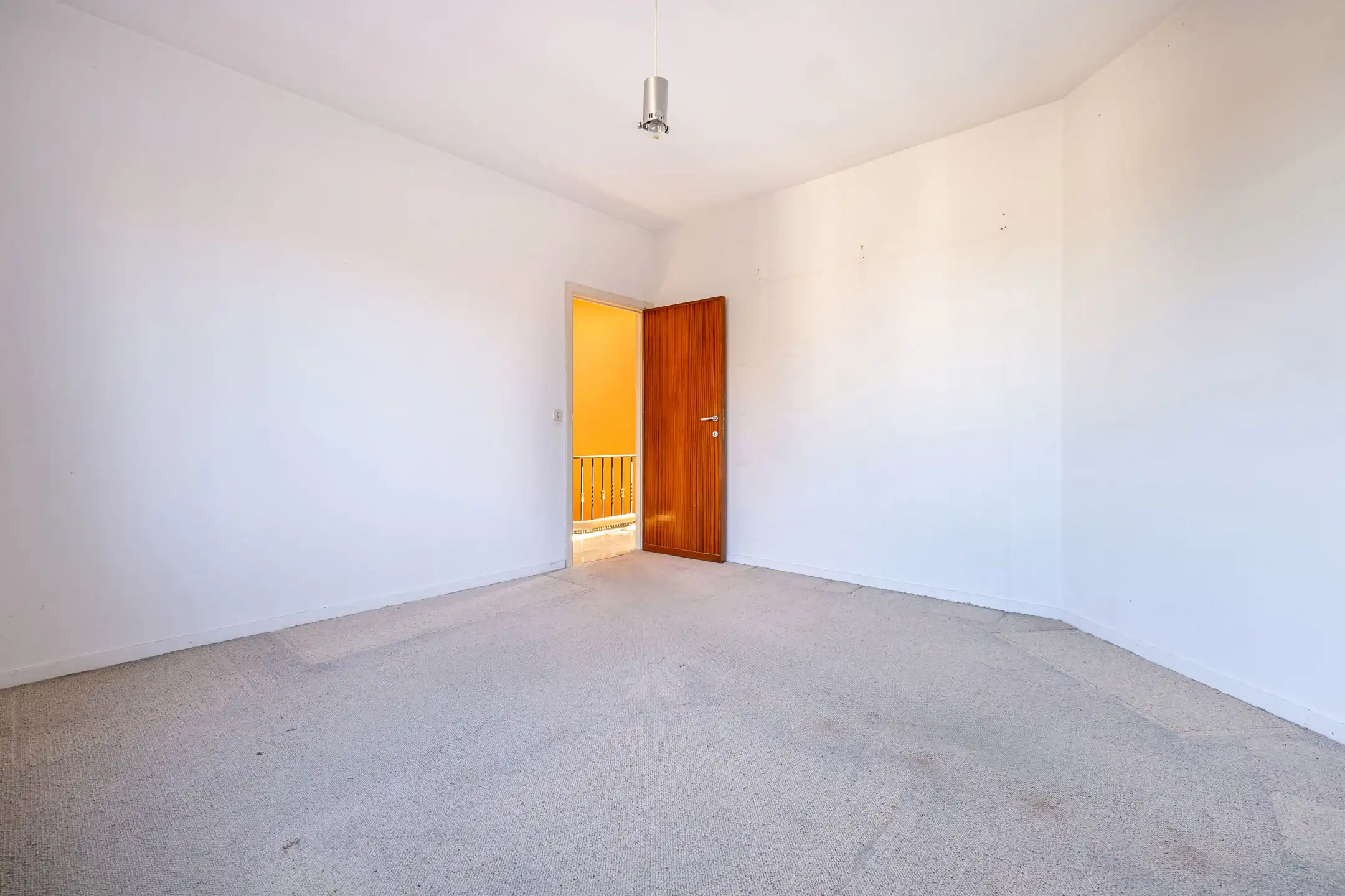 Huis met “mooie verdieping”: 2 slaapkamers + studeerkamer foto 16