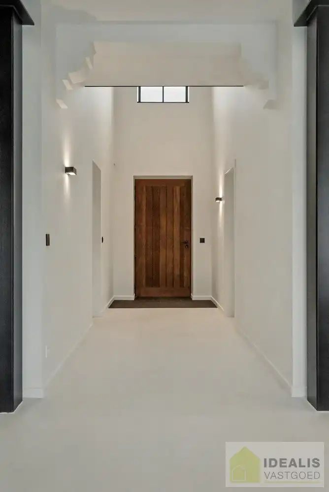 IDEALIS VASTGOED - EEN BIJZONDER HUIS, EEN BIJZONDERE LOCATIE, EEN UNIEKE KANS OM TE WONEN IN EEN AUTHENTIEK LANDHUIS MET EEN PRACHTIGE INRICHTING EN EEN HOOGWAARDDIGE AFWERKINGSGRAAD! foto 5