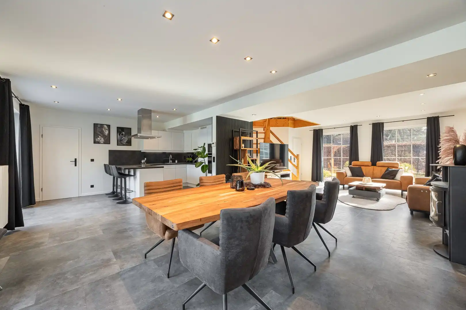 VILLA OP 2.118 M² foto 13