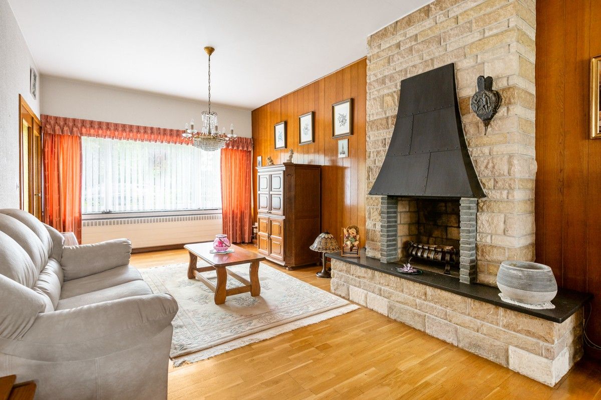 Op te frissen/te renoveren woning met potentieel op toplocatie in Schilde foto 6