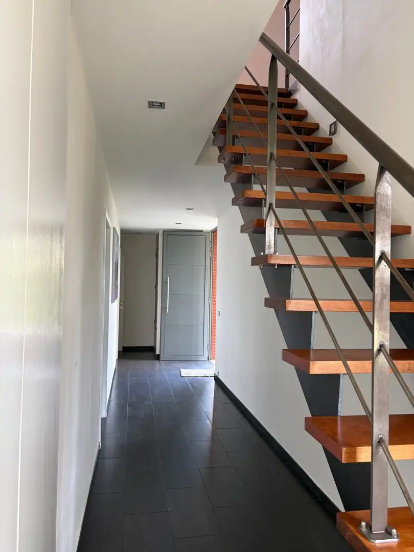 Prachtige, moderne villa gelegen op een groot perceel met prachtig uitzicht en stuk landbouwgrond foto 5