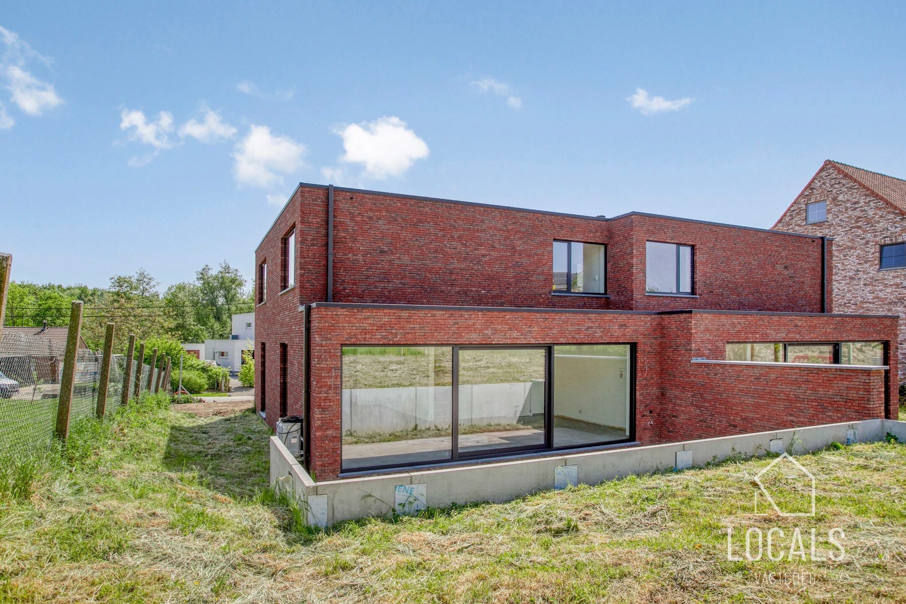 Ruime HOB met garage, tuin & 3 slaapkamers op toplocatie! foto 3