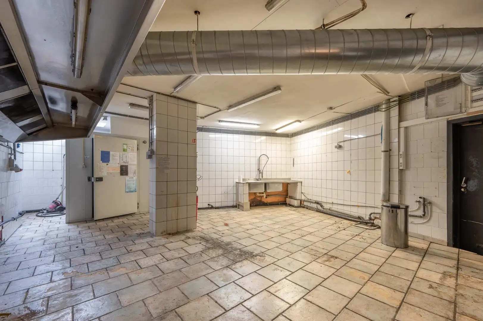 Hoekhandelspand op Toplocatie aan de Kustlaan 24, Knokke foto 6