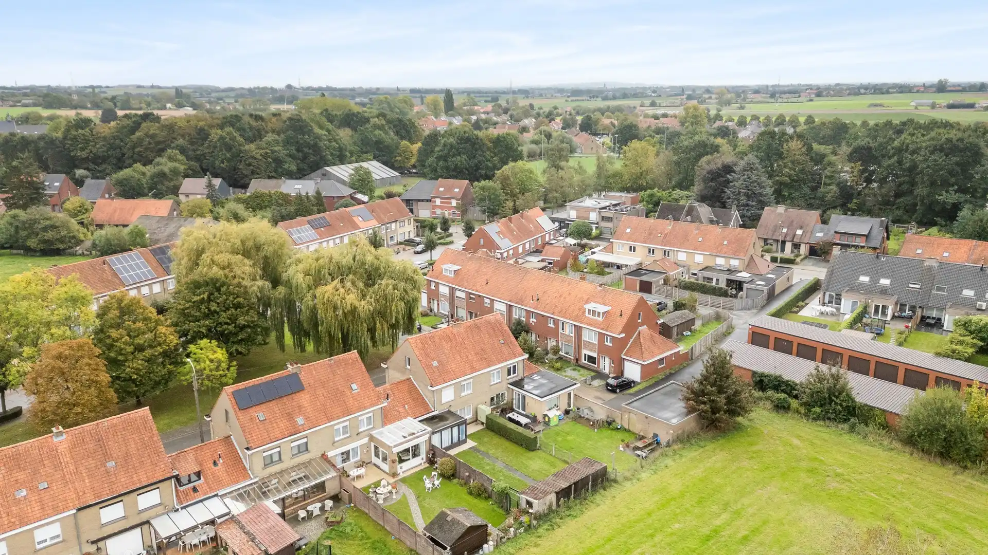 Zeer ruime kloeke woning met grote tuin! foto 29