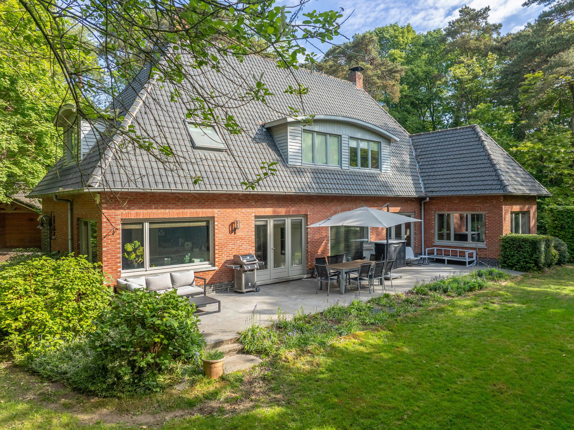 Ruime villa met bijgebouw in residentiële wijk foto 29