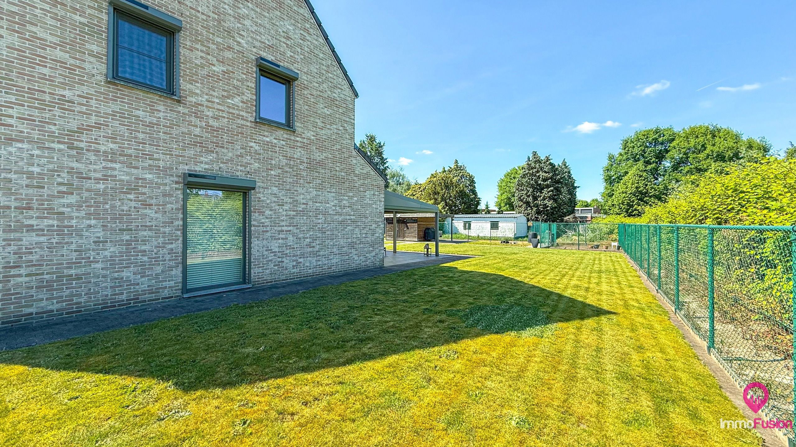 Ruime gezinswoning met 3 slpks, dubbele garage en grote tuin! foto 44