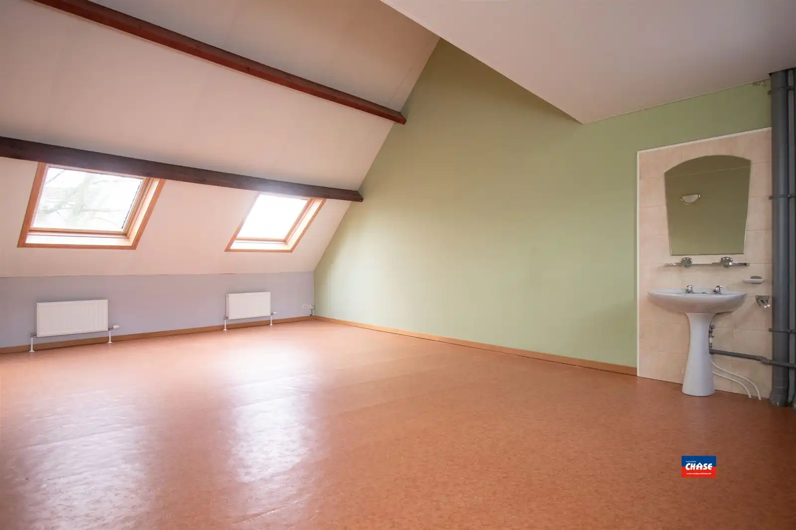 Volledig gerenoveerde woning met 2 slpks en mooie tuin foto 14