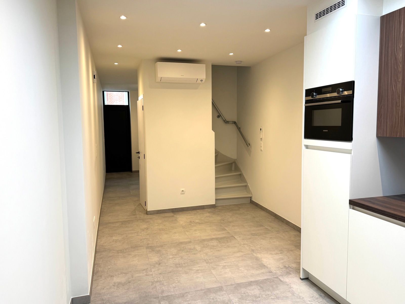 Gerenoveerde rijwoning te huur in centrum Geraardsbergen foto {{pictureIndex}}