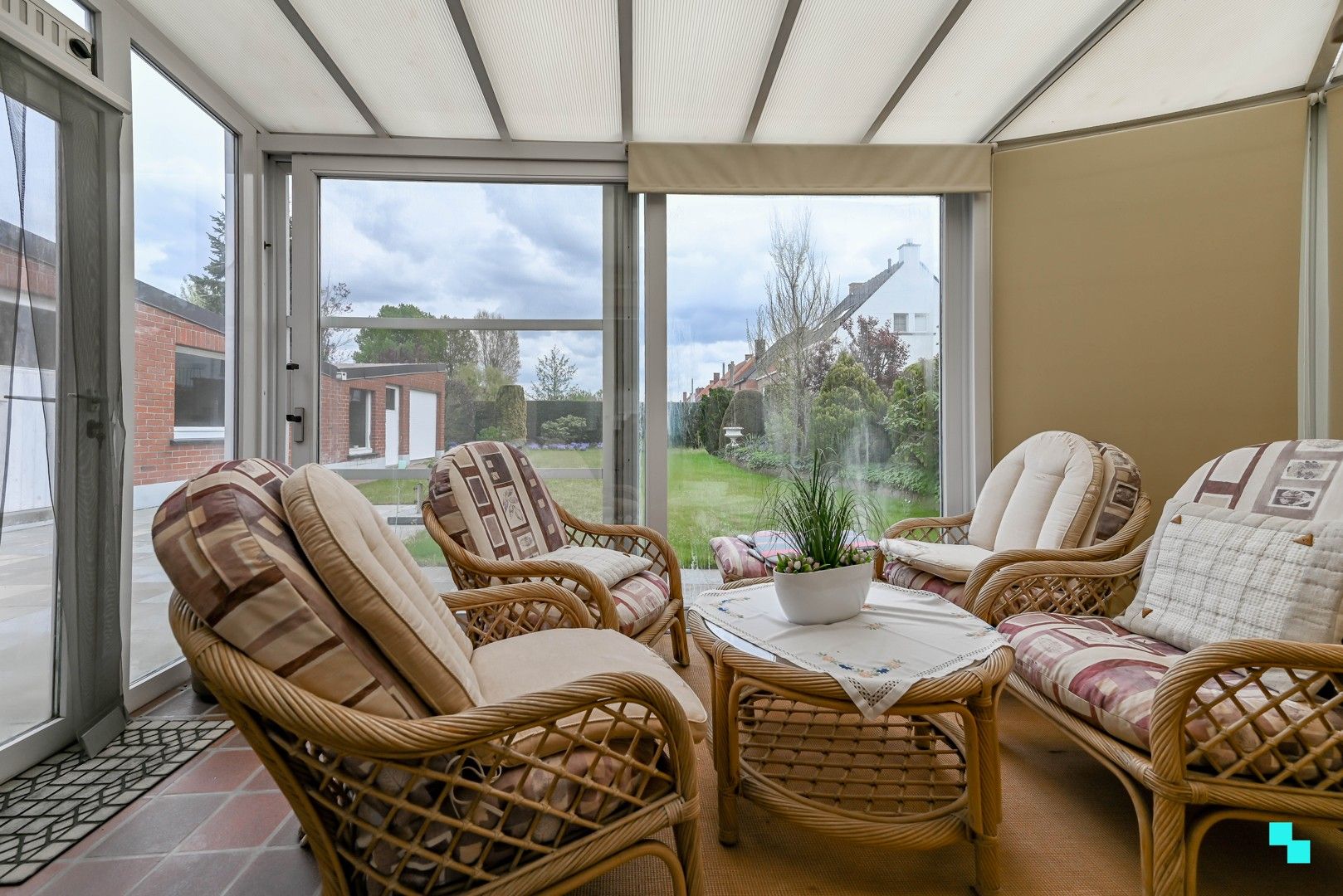 Charmante woning met prachtige tuin en drie slaapkamers te Izegem foto 10
