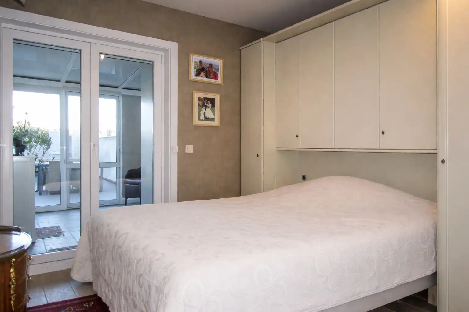 Dit prachtig gerenoveerde appartement uit 2010 is gelegen in het centrum van Zottegem, op de eerste verdieping van een verzorgd gebouw met lift.  foto 15