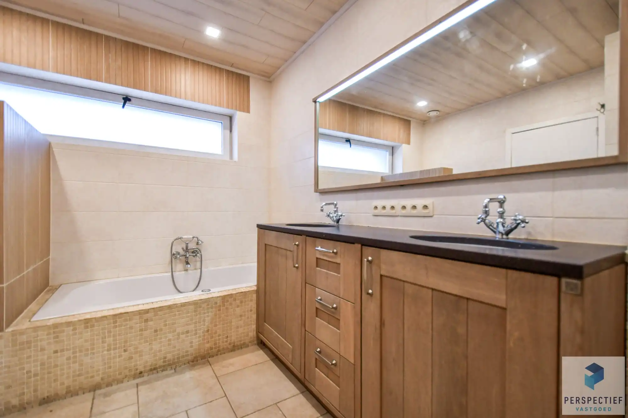 BEZOEKMOMENT WOENSDAG 29/03 VAN 16U TOT 18U | Ruime woning met tuin, kleine weide & bijgebouw gelegen in landelijke omgeving in Oedelem op  1 365 m² foto 14