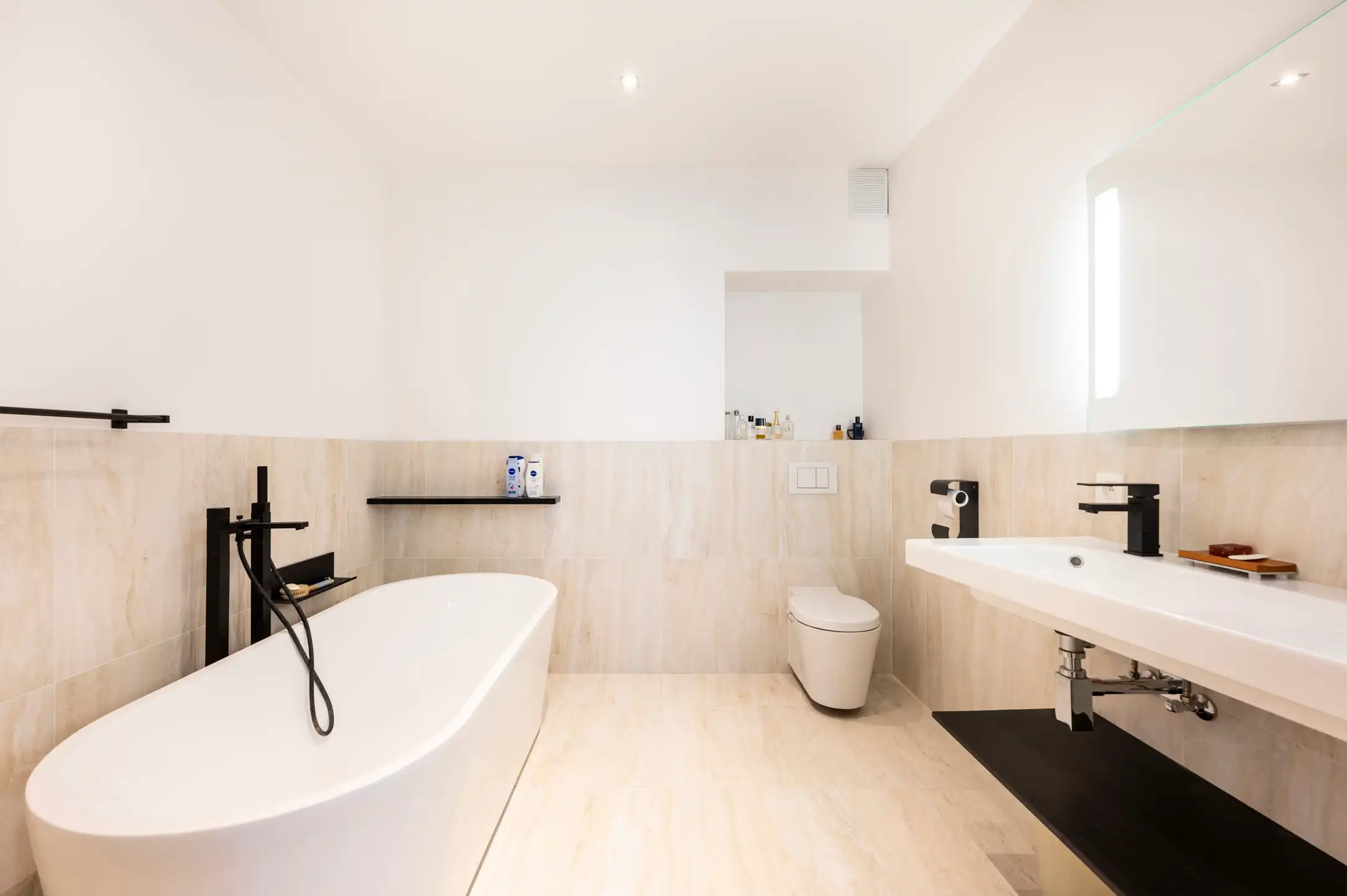 ANTWERPEN - Gerenoveerd appartement met 10 m facade foto 9
