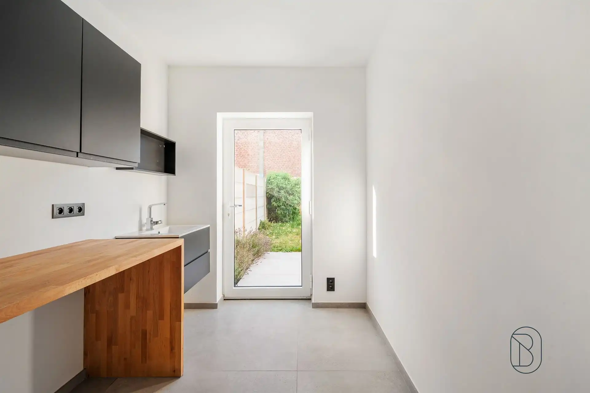 Toffe recente grote kwalitatieve woning met garage en tuin foto 9