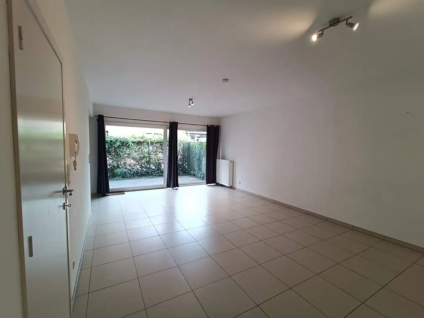 Te huur: Modern appartement met 2 slaapkamers in Bilzen-Hoeselt - een perfect thuis voor een comfortabele levensstijl. foto {{pictureIndex}}