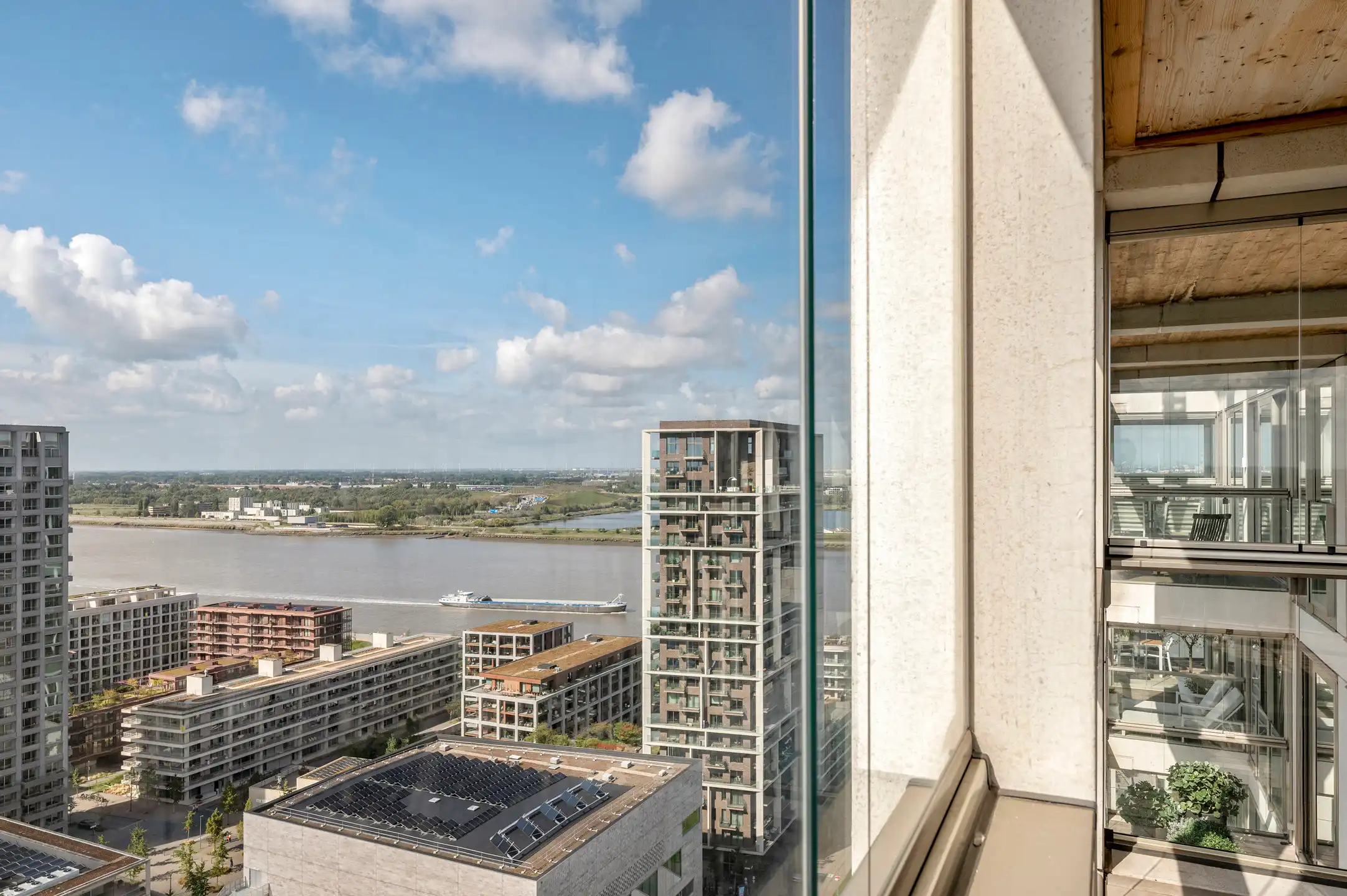 Uitzonderlijk hoekappartement op de 23ste verdieping met zicht over de skyline van Antwerpen.&nbsp; foto 16