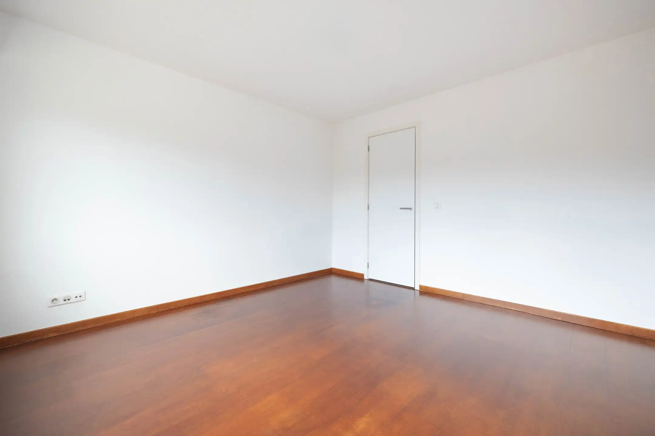 Mooi recent appartement met 2 slaapkamers en parking foto 8