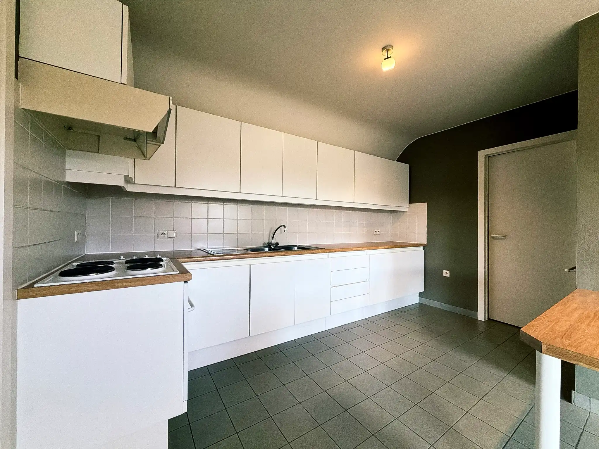 Centraal gelegen 1-slpk appartement te huur in Wetteren foto 4