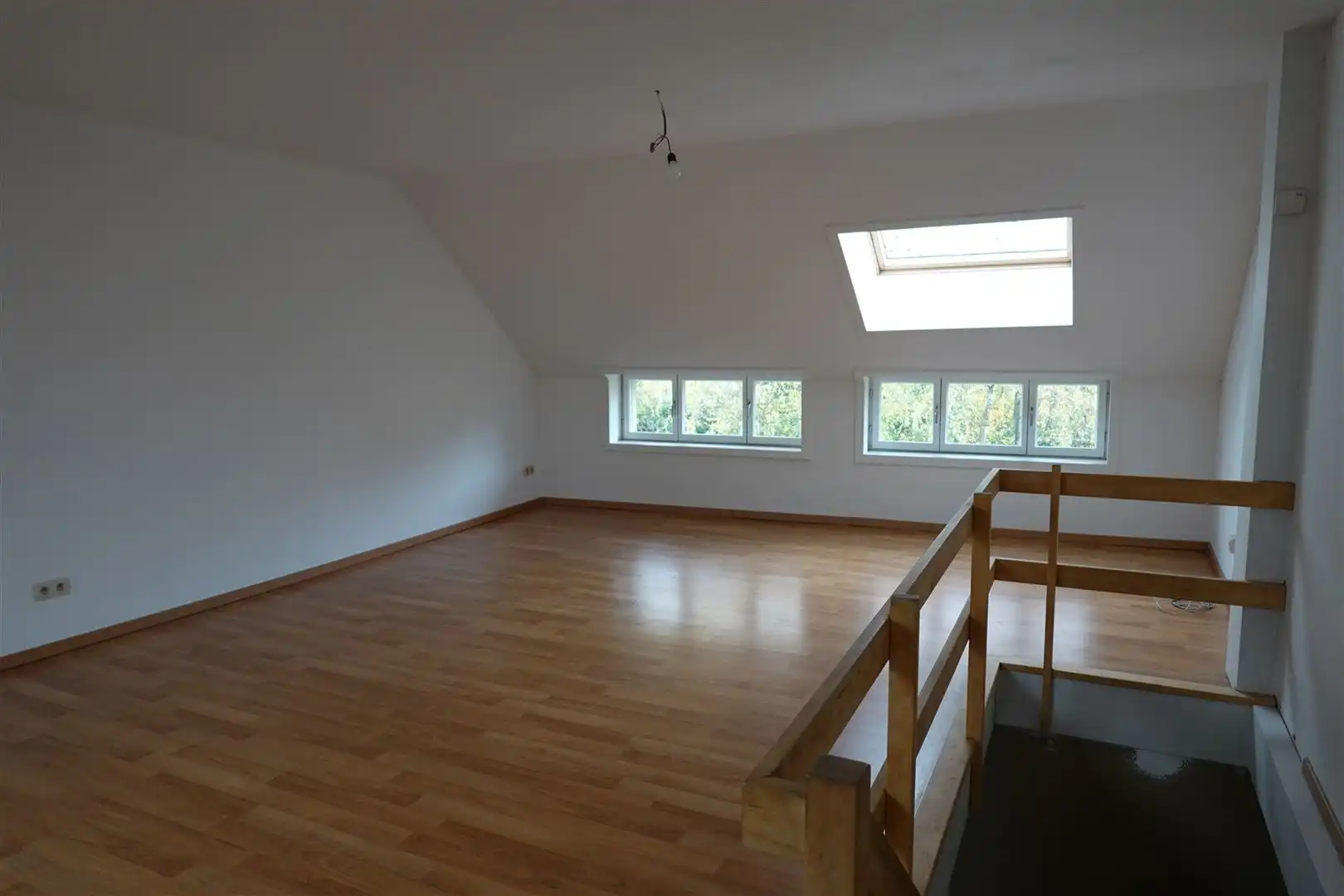 Rustig gelegen, ruime woning met 4 slaapkamers en tuin. foto 12