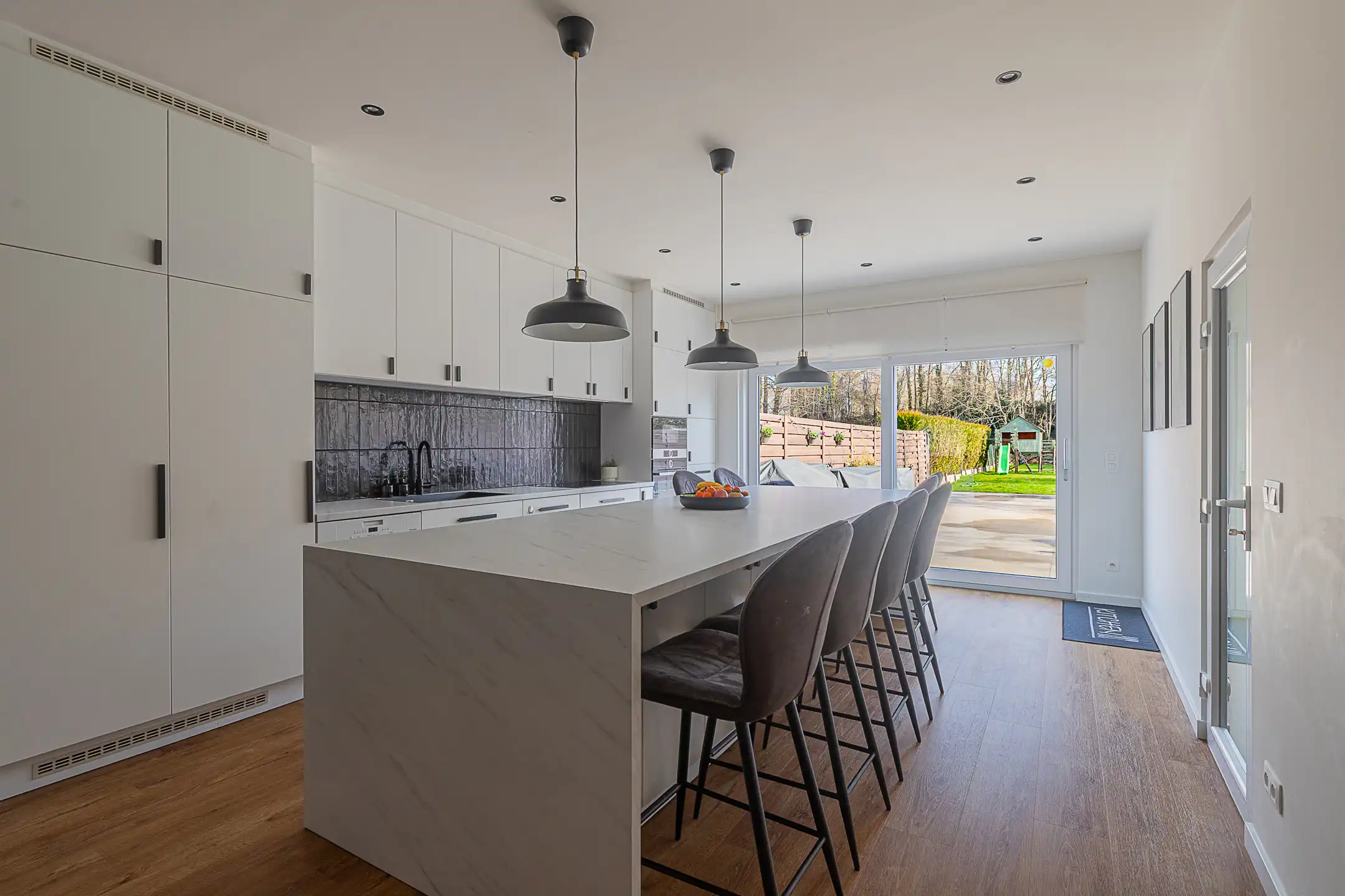 HERZELE- Recent gerenoveerde woning op centrale locatie  foto 5