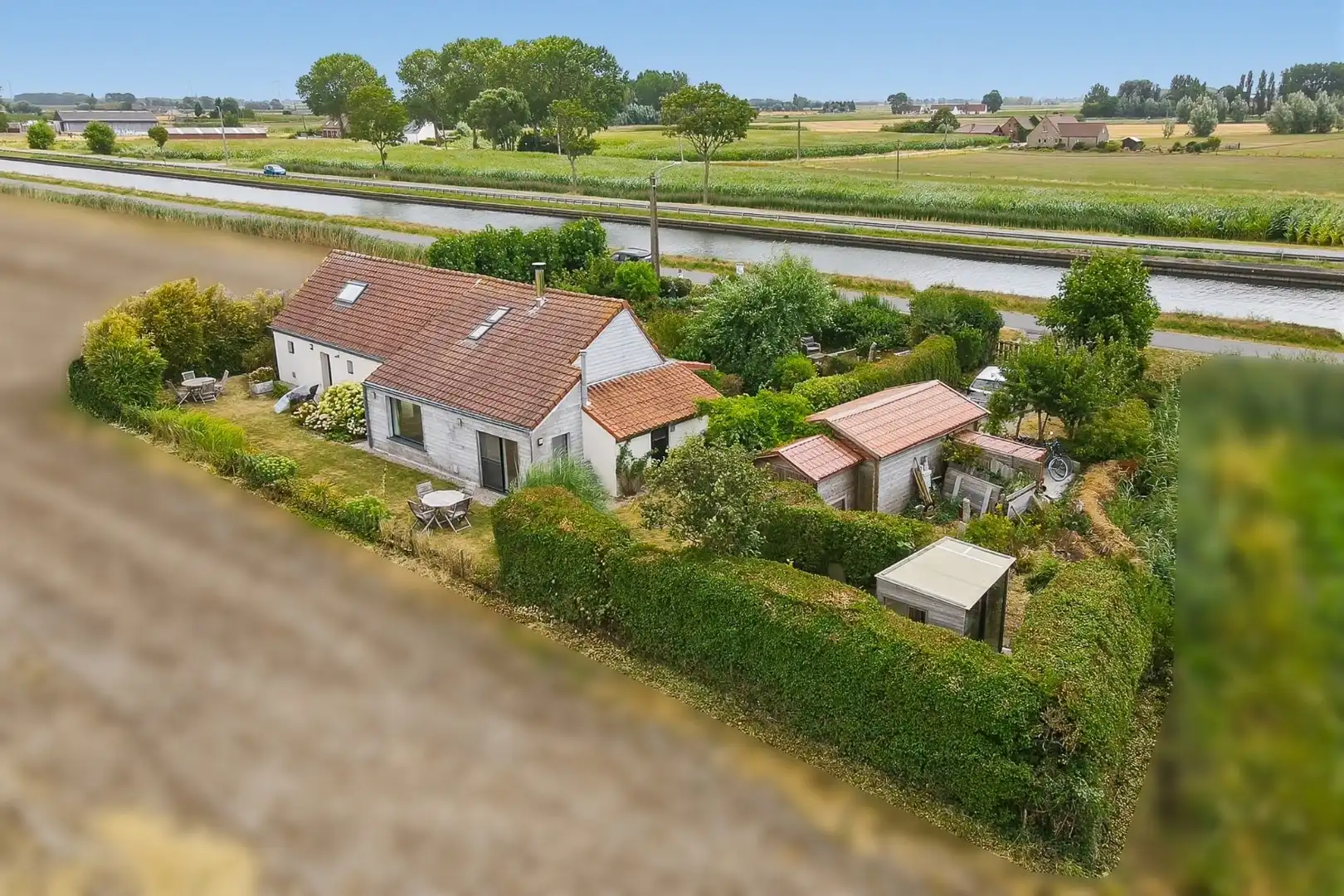prachtige vrijstaande woning op toplocatie langs het kanaal te Leffinge met uniek panoramisch verzicht  foto 3