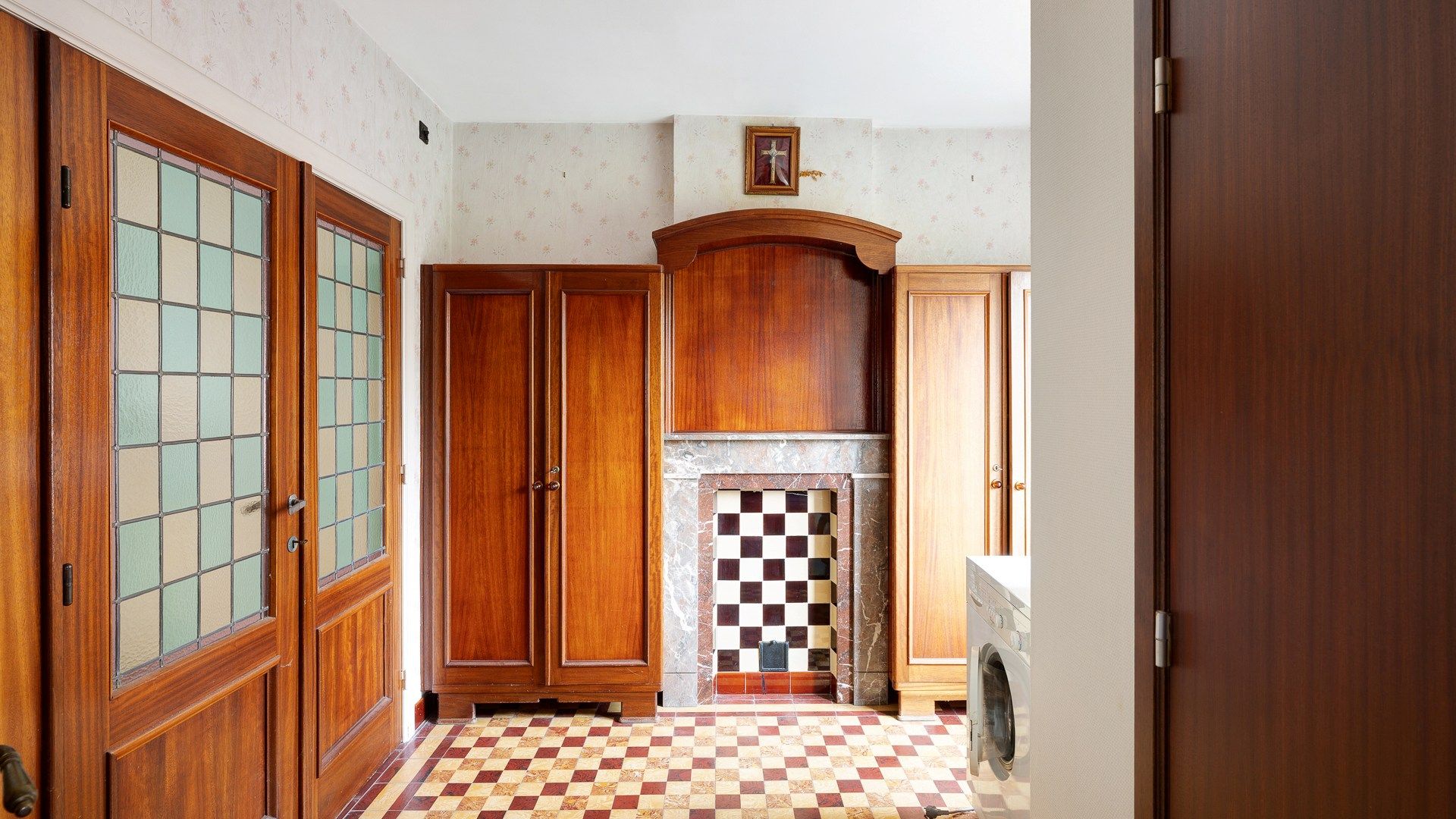 Klassieke villa met bijgebouwen, garage en prachtige tuin foto 10