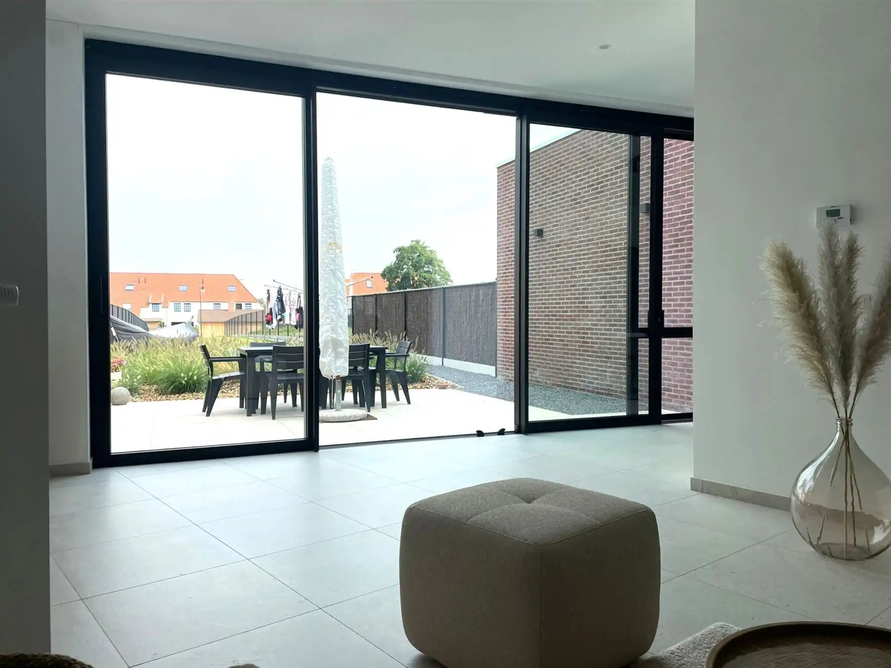 Tijdloze moderne woning met drie ruime slaapkamers  foto 2