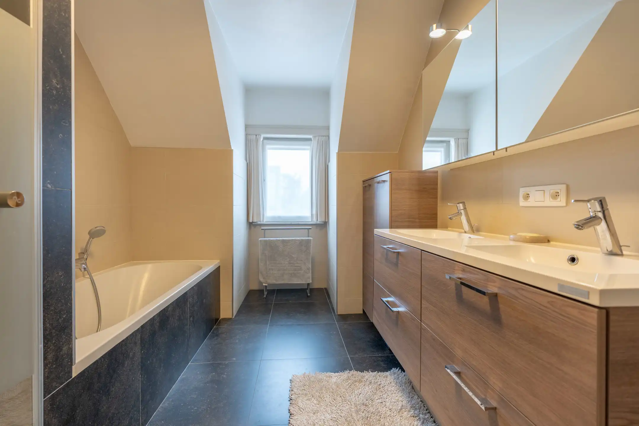 Zeer gunstig gelegen energiezuinige woning met 3 ruime slaapkamers op 564 m² foto 22