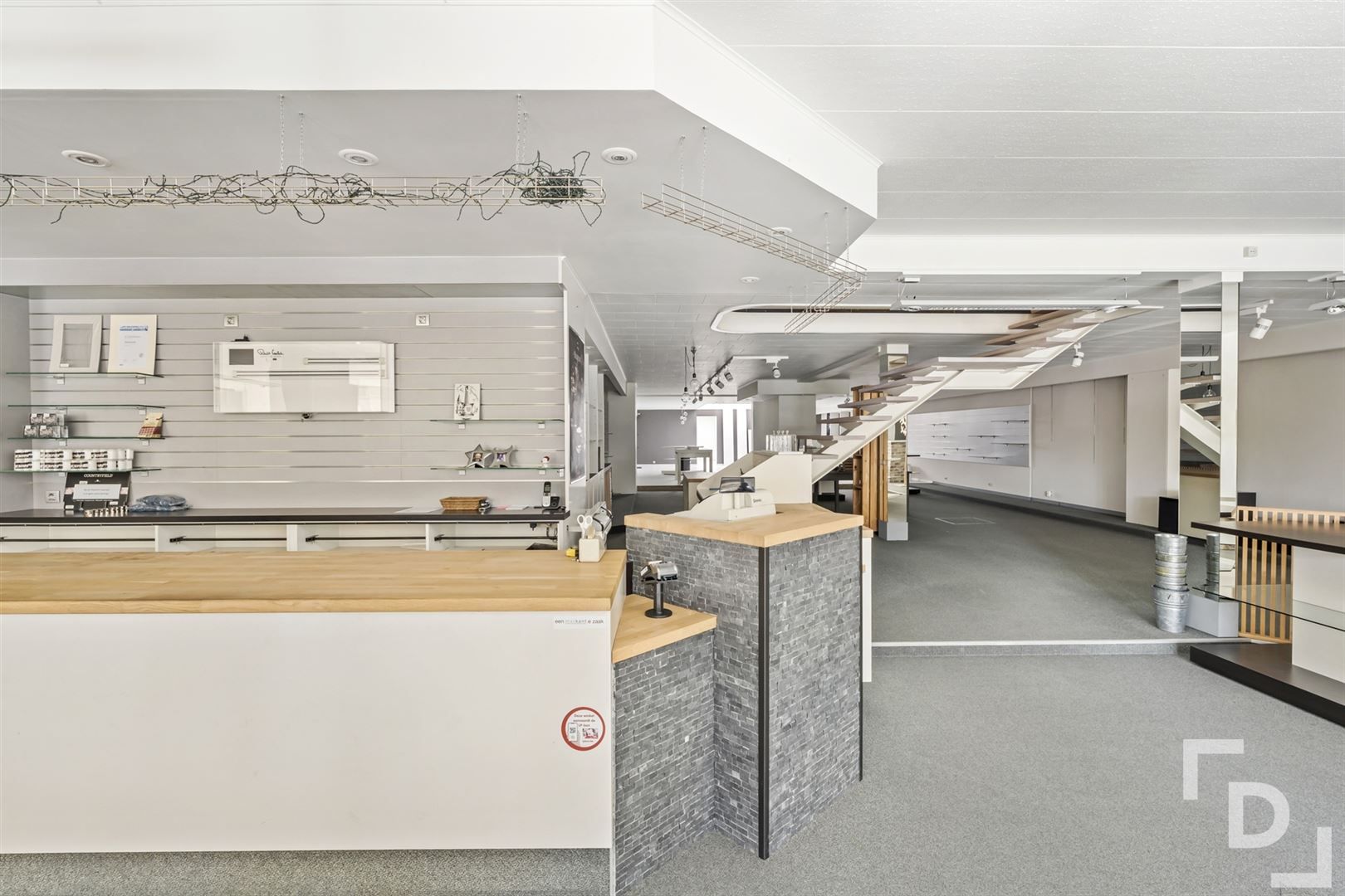 Ruime handelszaak met woonst & verhuurd appartement te koop in Poelkapelle. foto 16