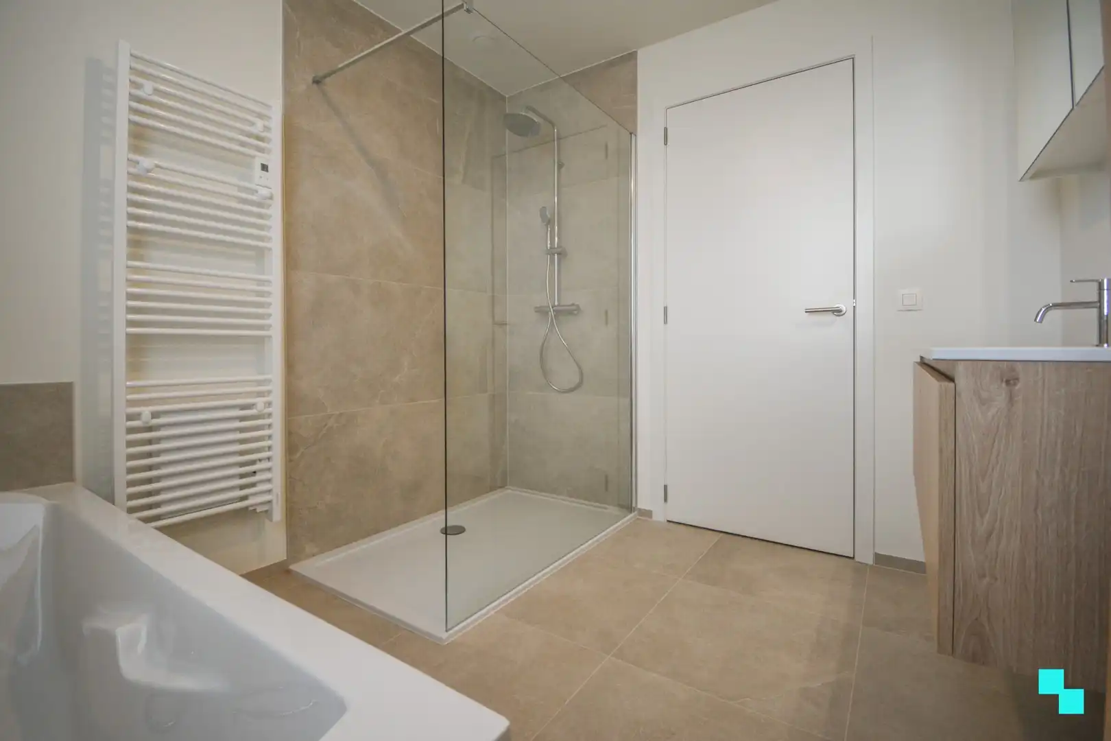 Volledig afgewerkte nieuwbouwwoning met carport te Sleihage foto 13