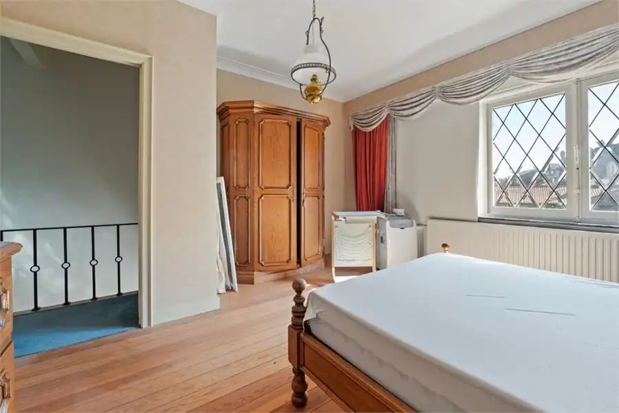 OP TE FRISSEN STADSWONING MET VEEL POTENTIEEL IN SINT-TRUIDEN foto 16