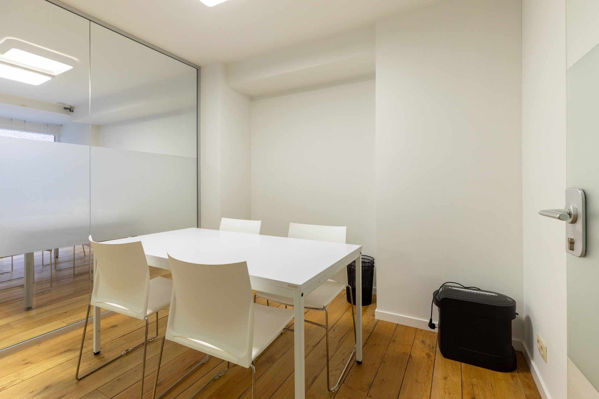 Woning met kantoor/winkel en magazijn/loods te koop in het centrum van Meulebeke. foto 4