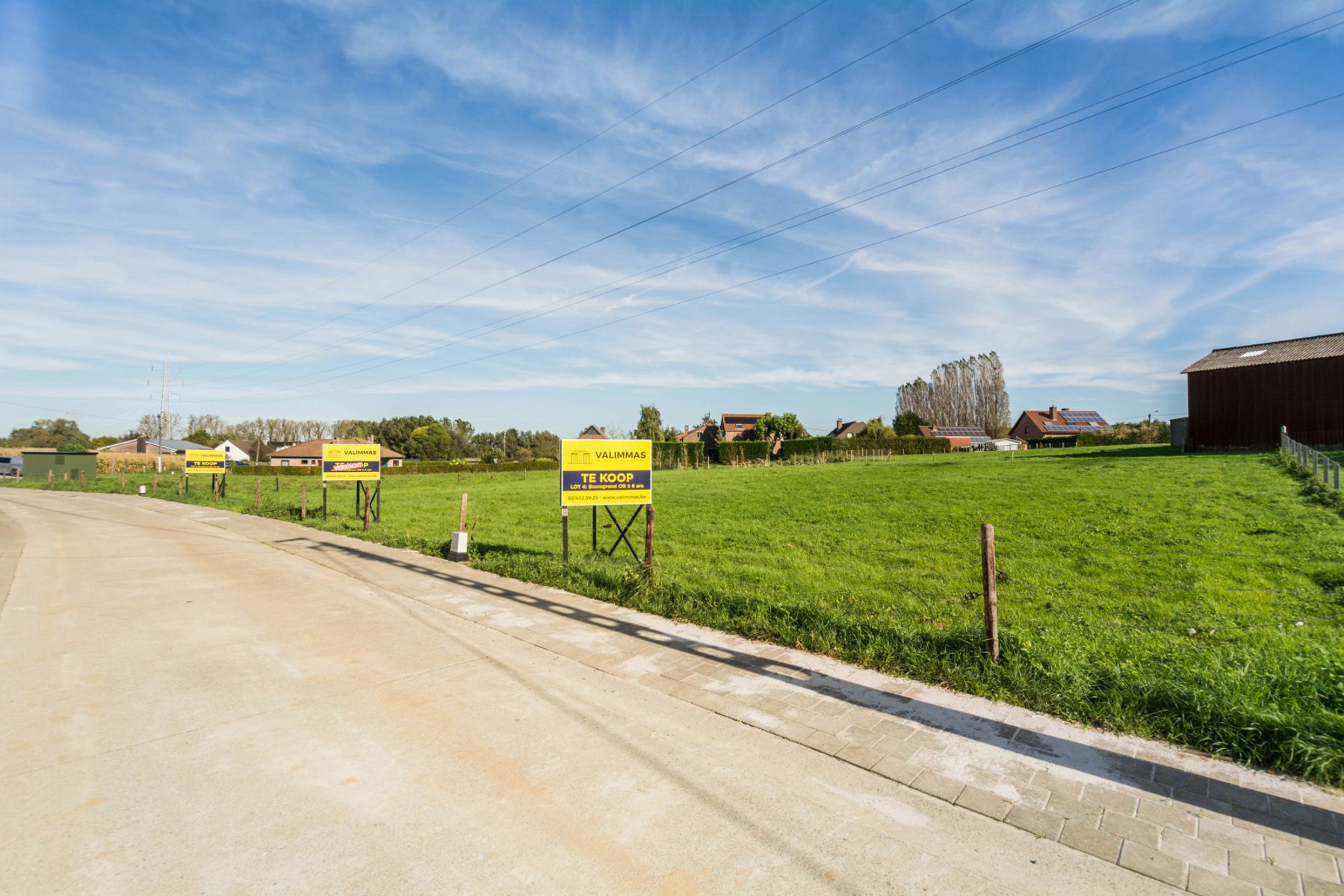 Heel rustig gelegen bouwgrond voor een alleenstaande villa foto {{pictureIndex}}