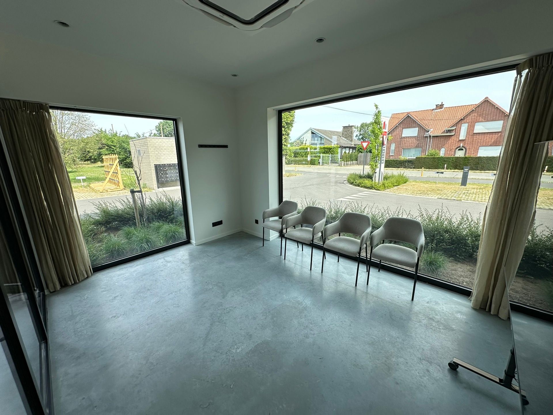 Gelijkvloers kantoor te huur in Stabroek foto 7