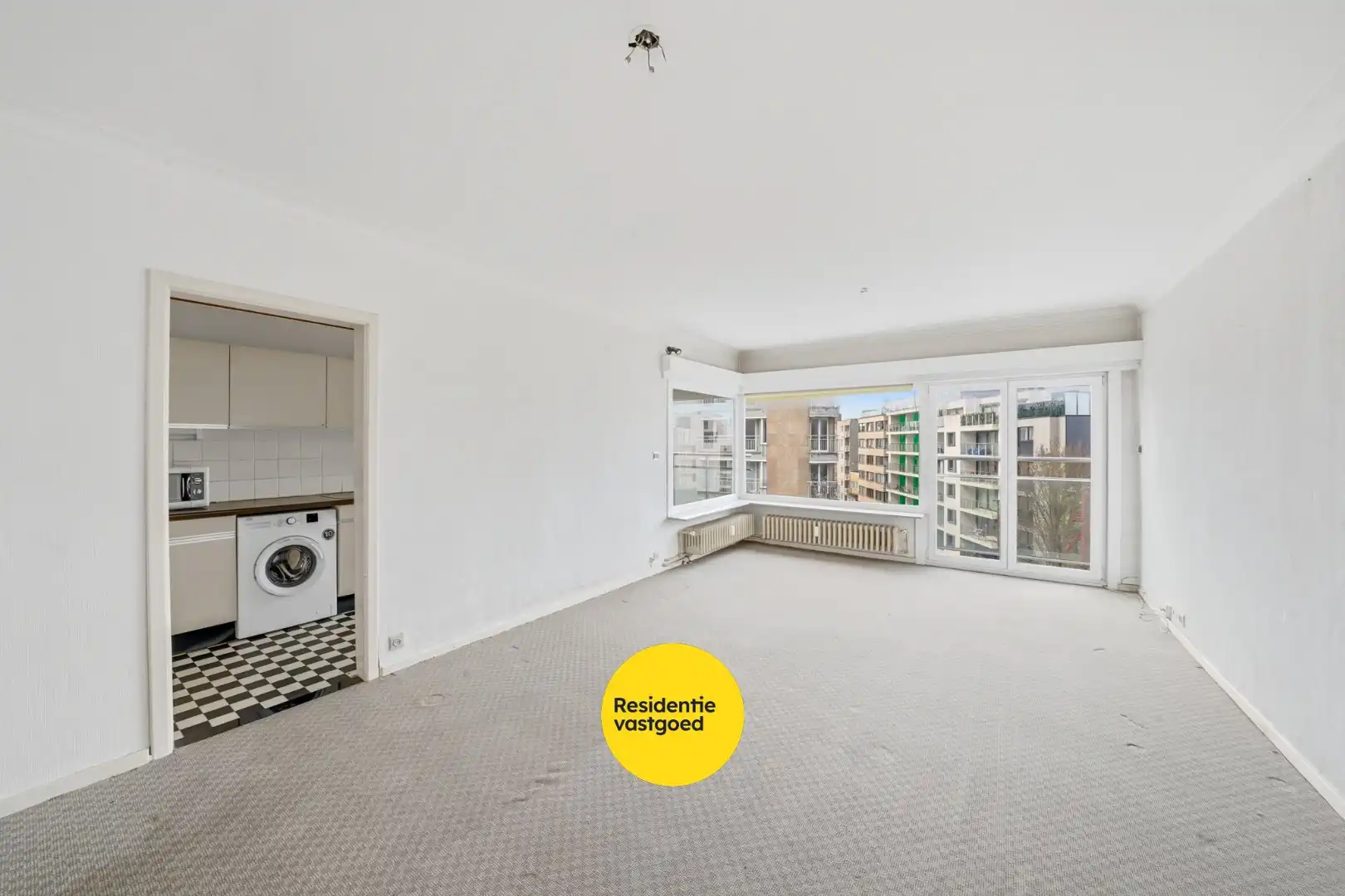 Op te frissen 2-slaapkamerappartement met open zicht te Oostende foto 2