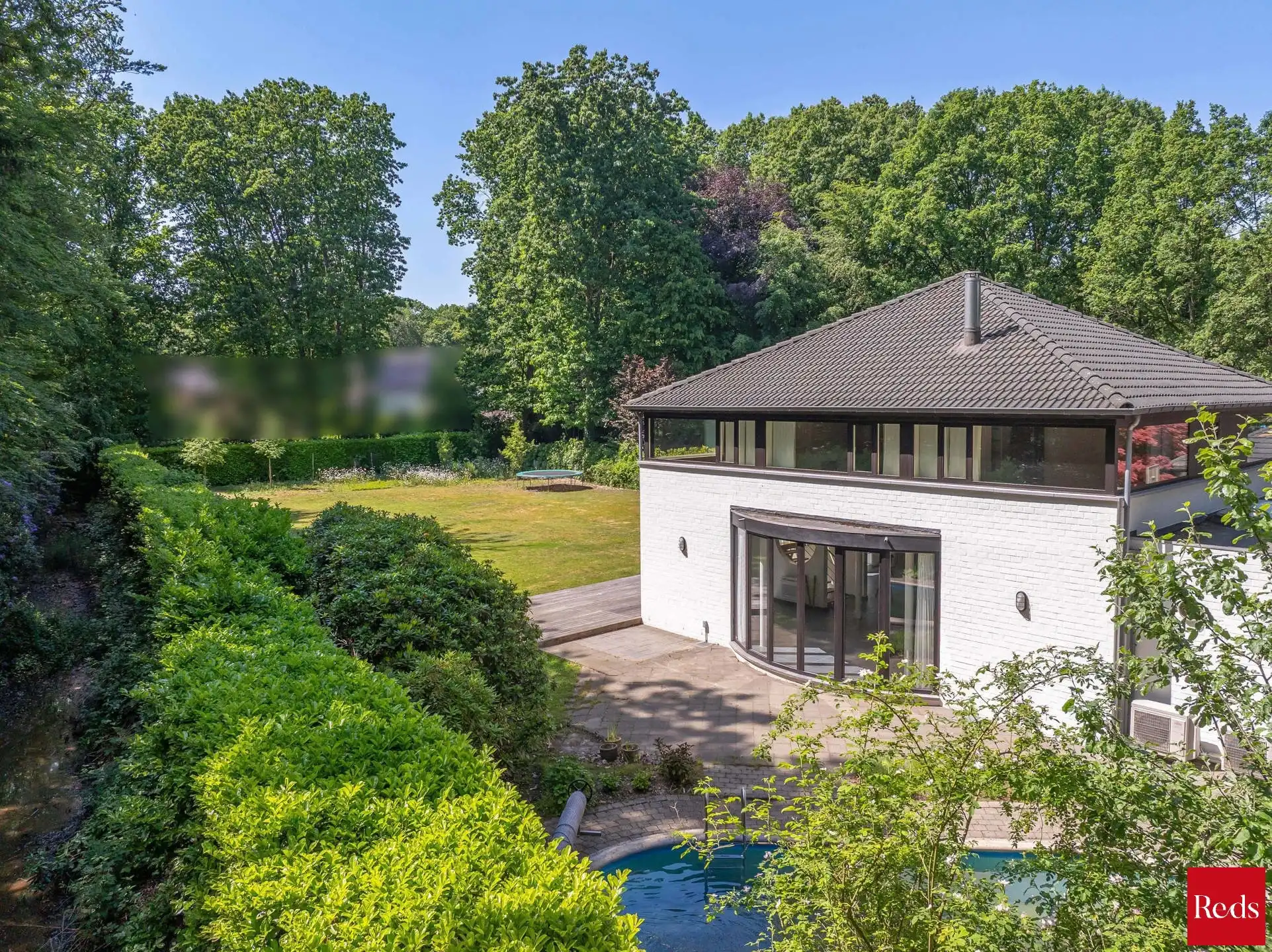 Villa met zwembad omringd door natuur en maximale privacy foto {{pictureIndex}}