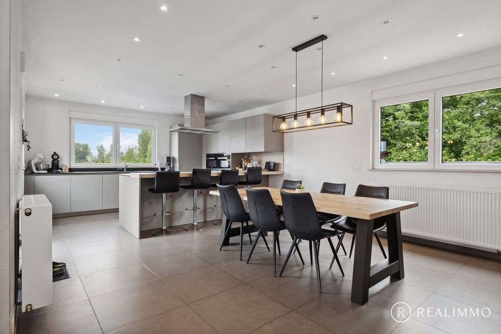 Volledig gerenoveerde woning op ruim perceel! foto 6