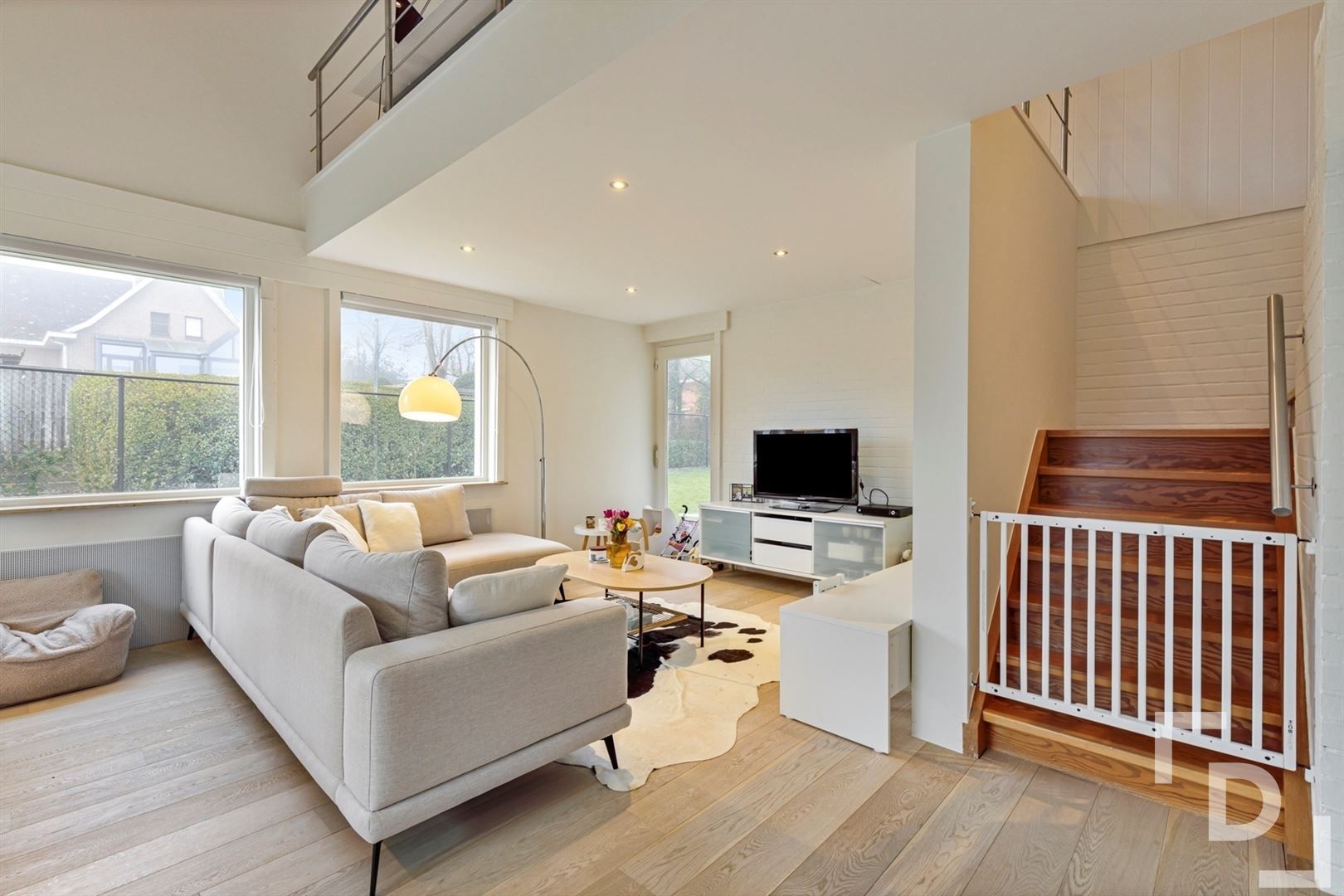Prachtige villa aan de stadsrand foto 6