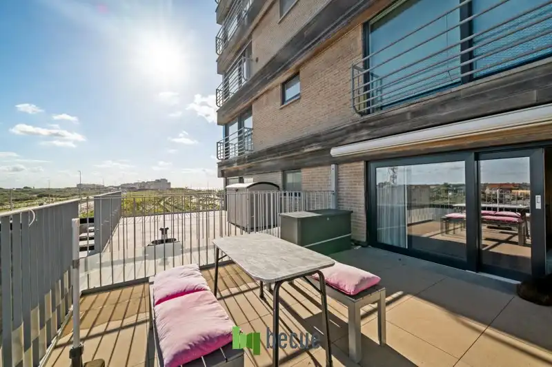 Studio met ruim zonnig terras van 16m², duinenzicht alsook zicht op de Rotonde en zee! foto 2